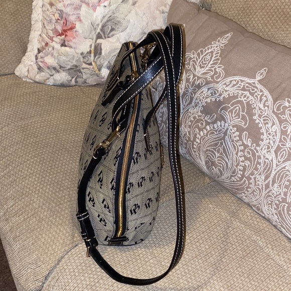 ♠️NWT Dooney & Bourke Rare & Beautiful Hand/Crossbody Bag - Picture 11 of 15